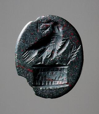 I117 Eagle with a wreath in its beak, sitting on an altar