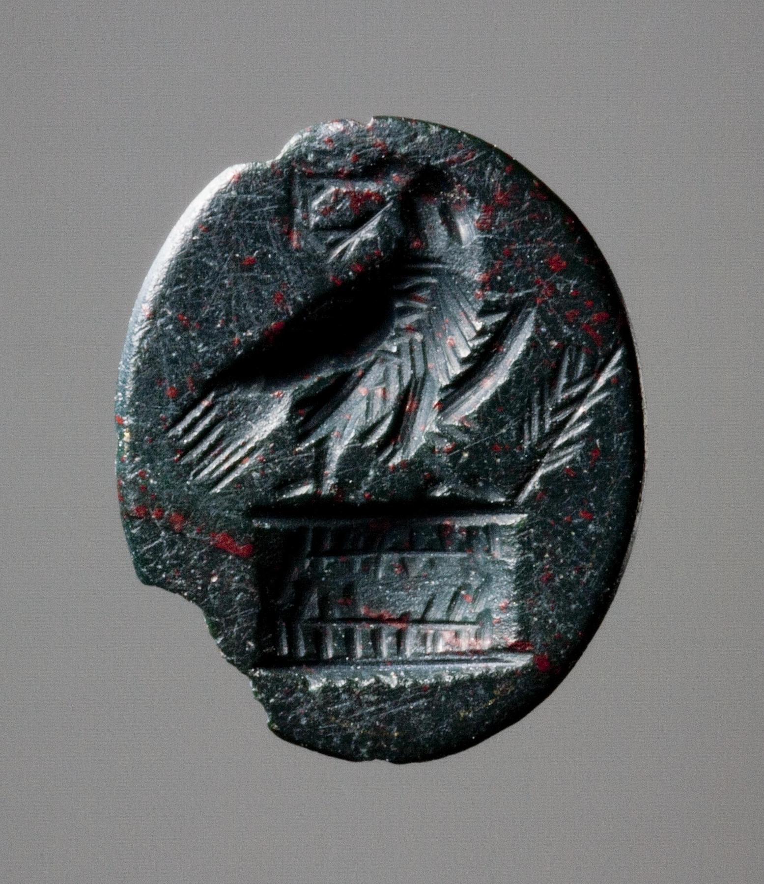 Eagle with a wreath in its beak, sitting on an altar, I117