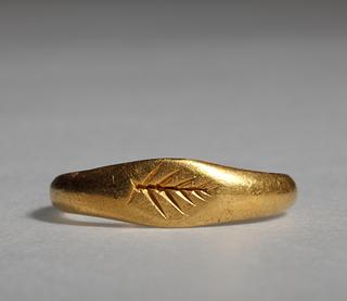H1812 Finger ring with a branch