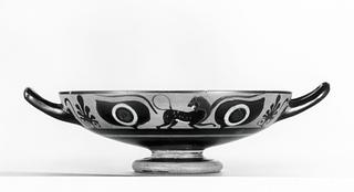 H581 Kylix with eyes and lion (A), panther (B), and gorgo mask (tondo)