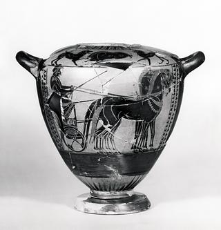 H573 Hydria with chariot scene (body) and an animal frieze (shoulder)