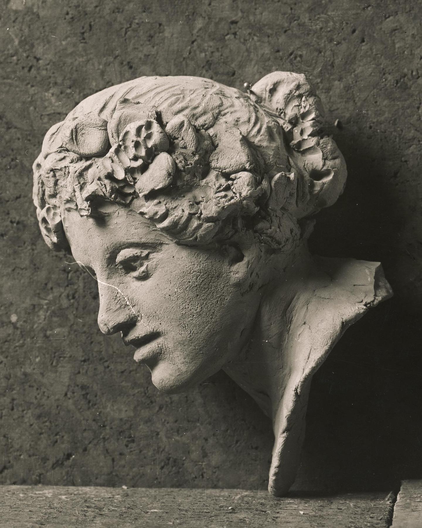 Head of the Muse of Comedy, Nysø88