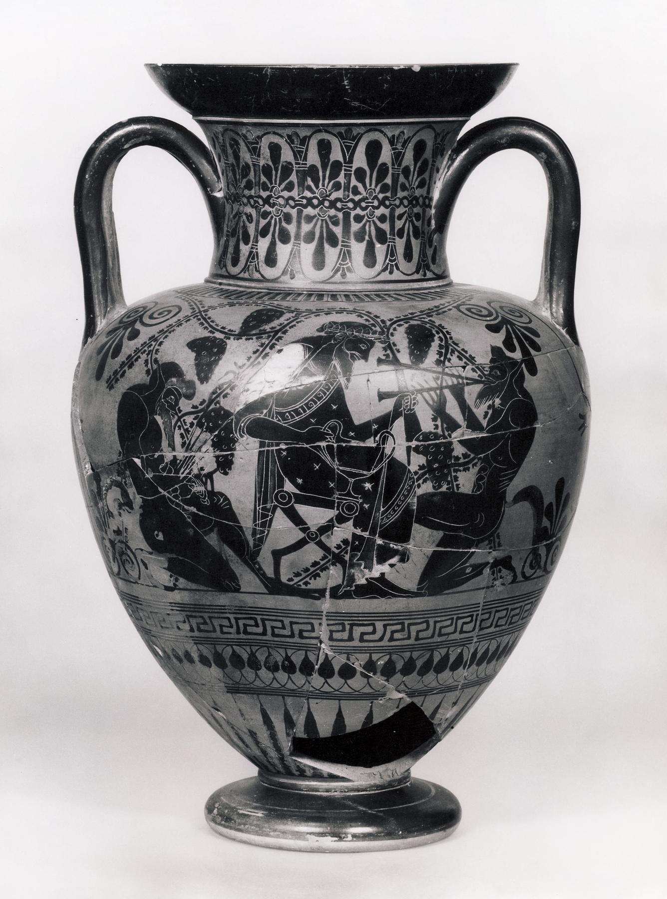 Amphora with Dionysus among sileni (A) and chariot scene (B), H572