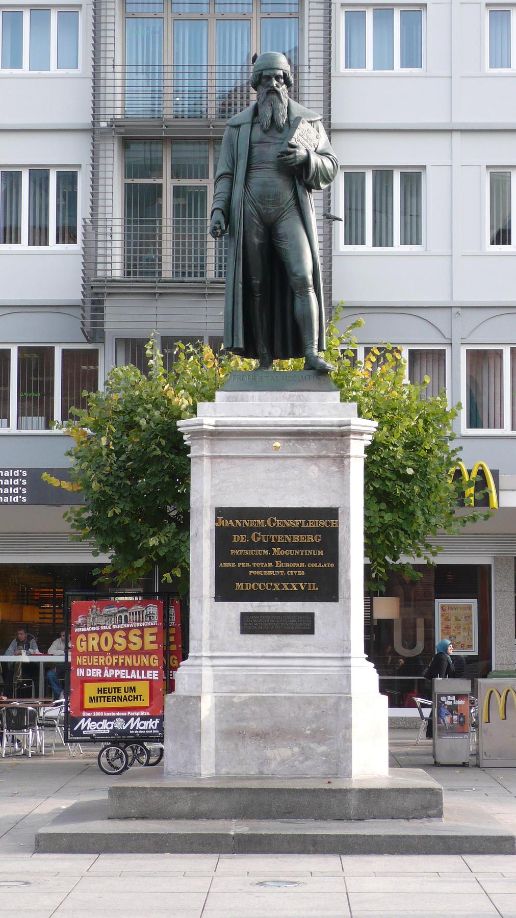 Monument over Johann Gutenberg, AX39