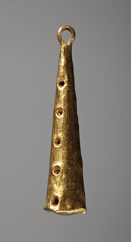 H1859 Amulet i form af en Herakleskølle