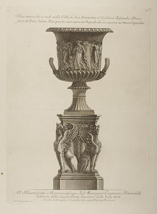 E322,2 Antik vase ovenpå en trefod