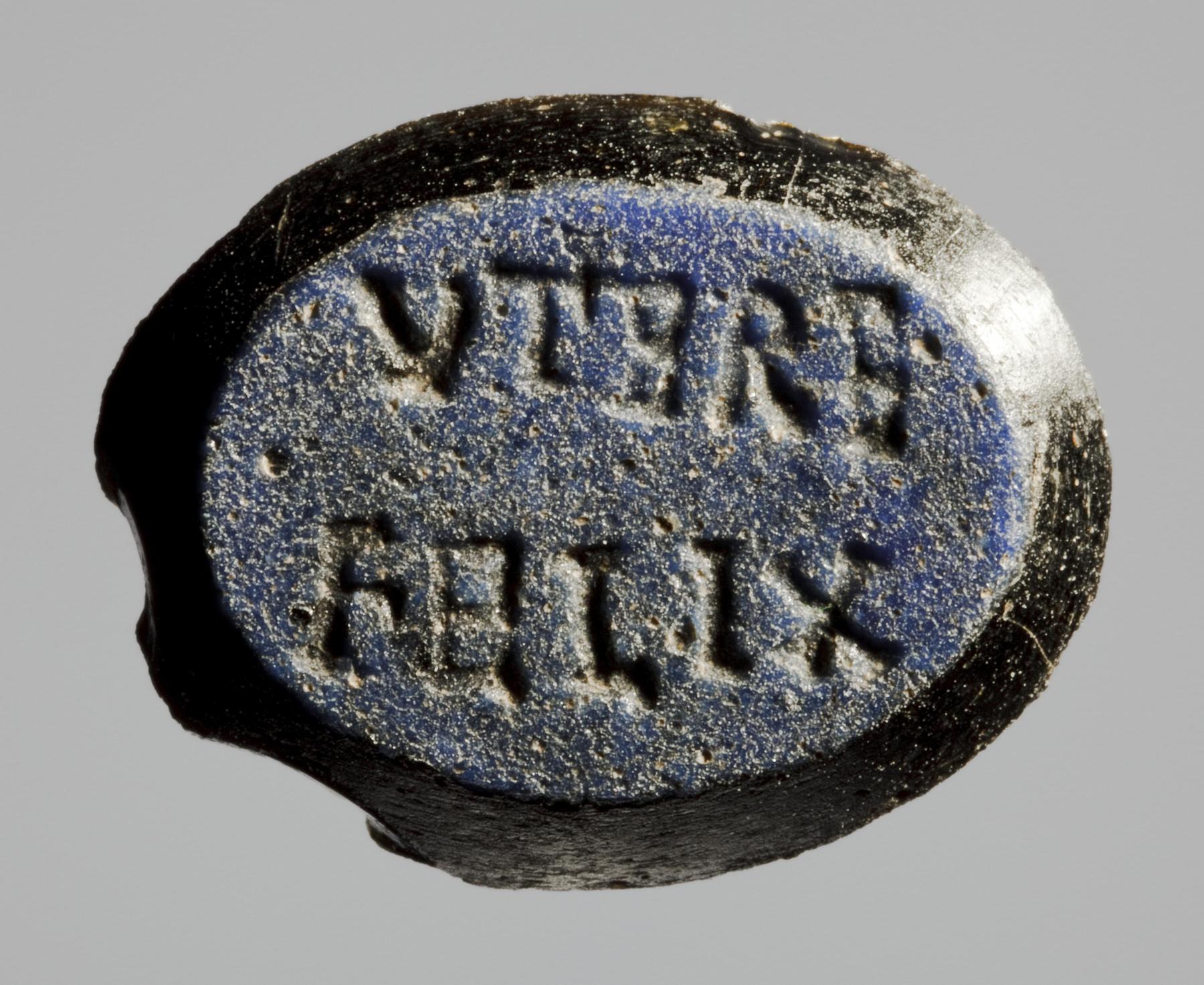 Indskrift: VTERE FELIX, I1674