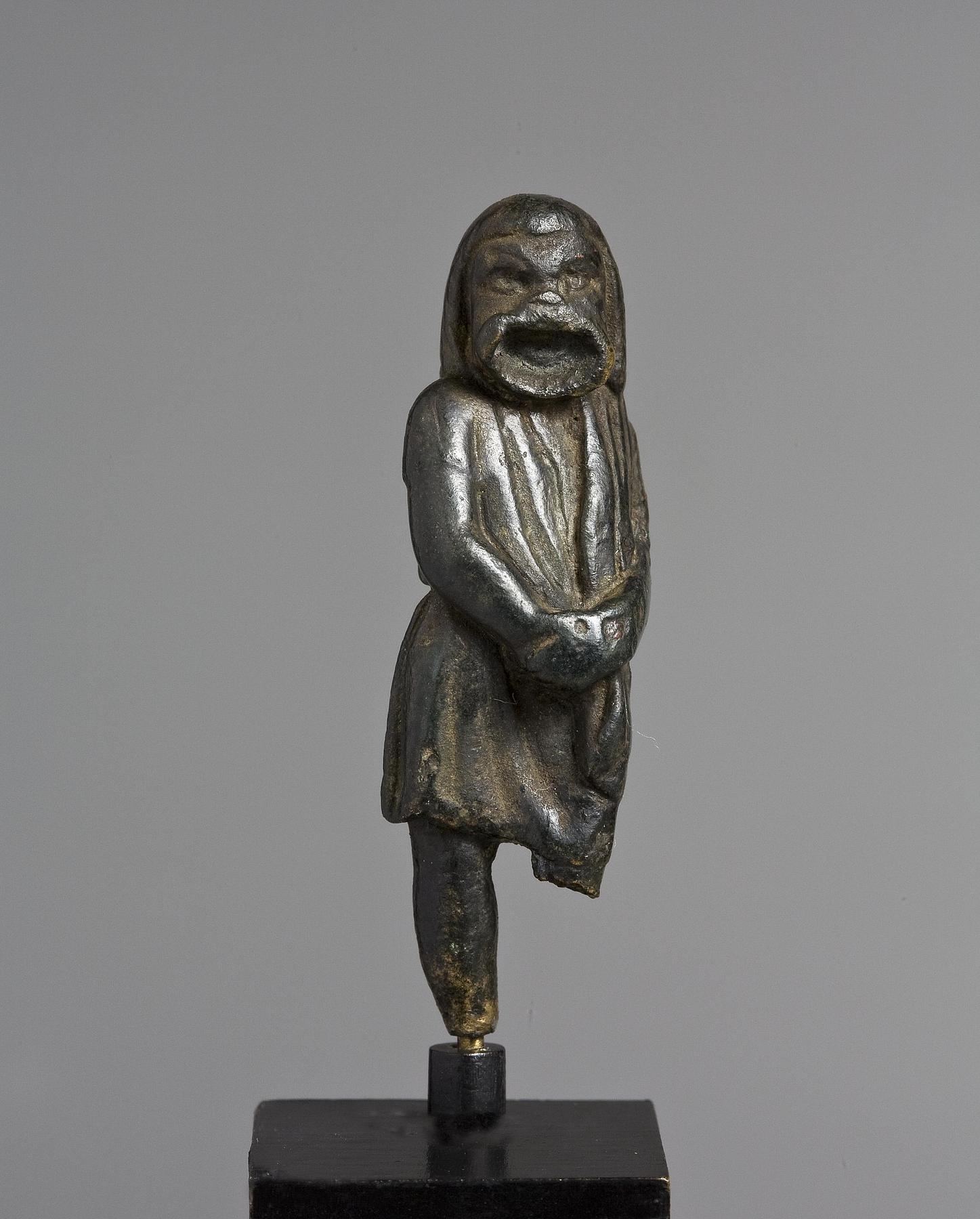Statuette of an actor wearing a slave mask, H2075