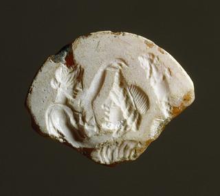 I536 Melpomene med en tragisk maske, siddende ved en Dionysos-herme