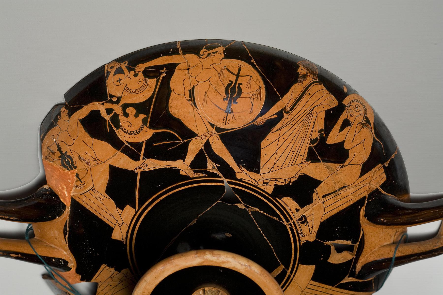 Kylix with sports scenes (A, B, tondo), H611