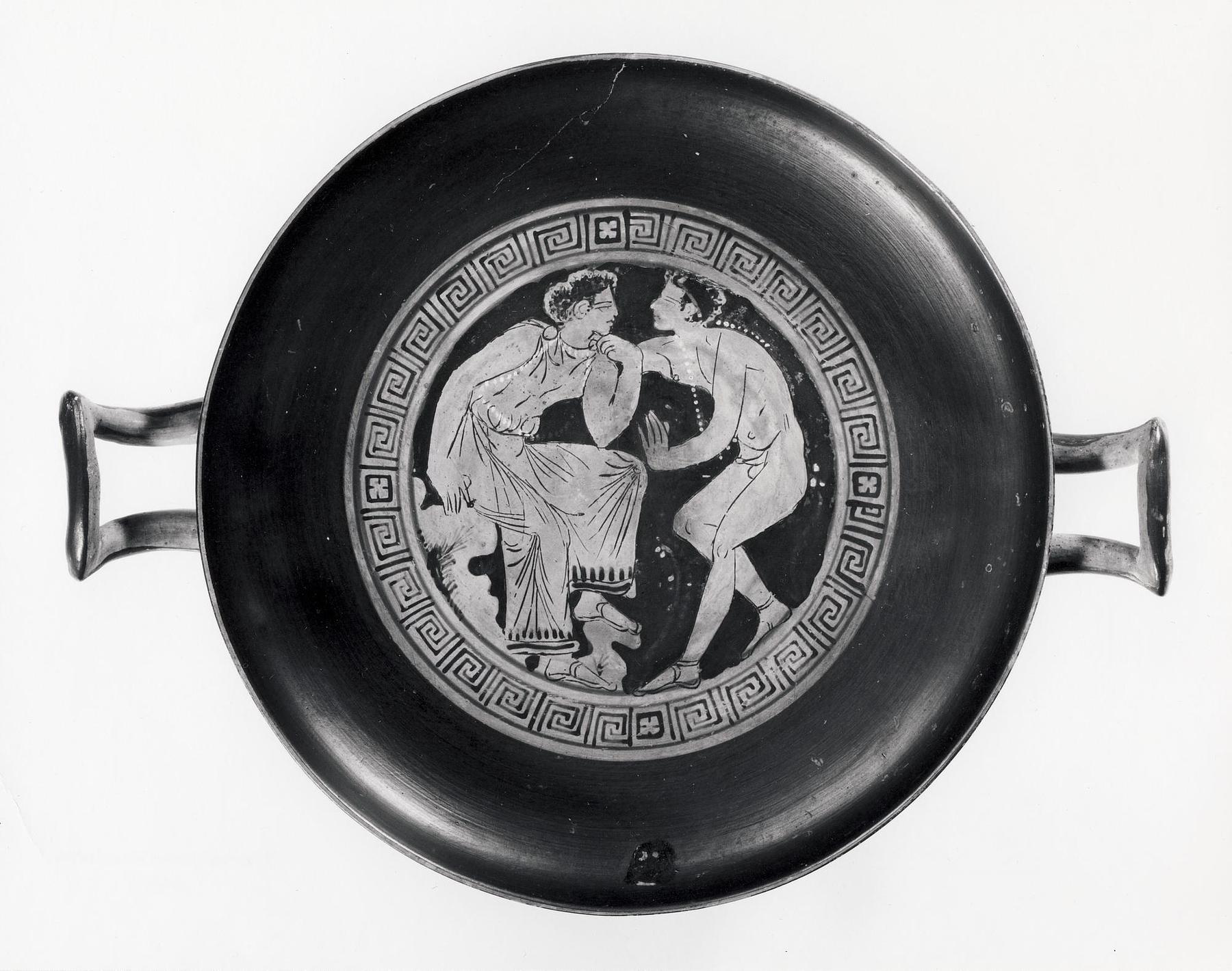 Kylix med kvinder og tamburinspillende ynglinge (A, B) og satyr og siddende kvinde (tondo), H640