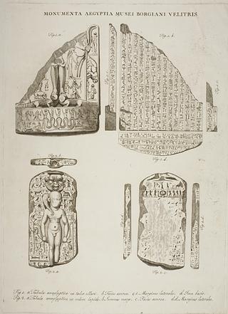E1426 Fragmenter af relieffer med figurer og hieroglyffer