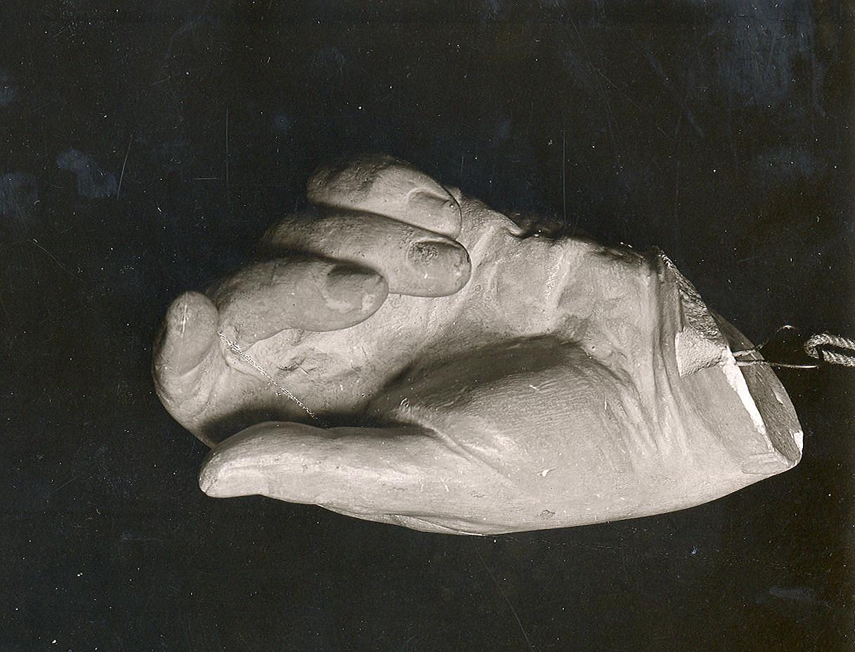 Cast of Thorvaldsen's left hand, Nysø172