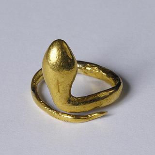 N190 Thorvaldsen's snake ring