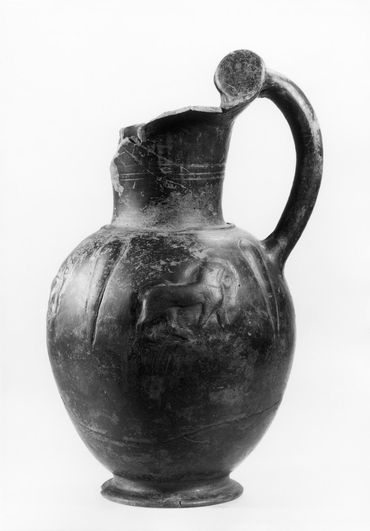 Oinochoe with wandering lions, H702