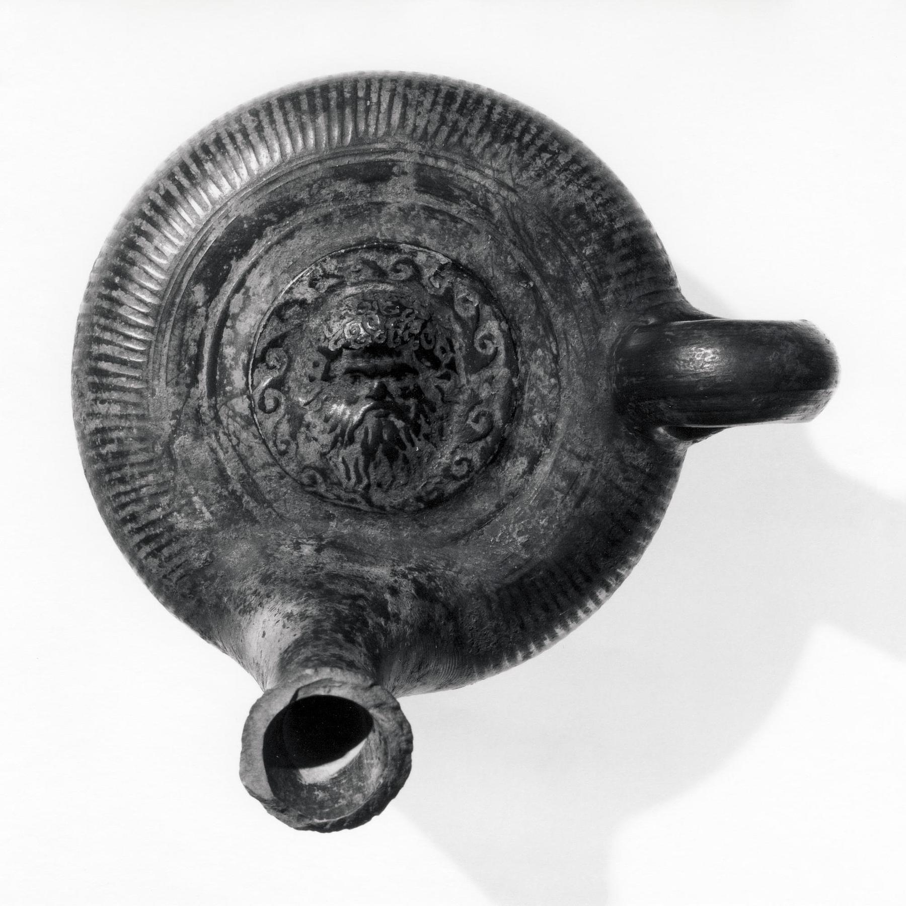 Guttus with a silenus mask, H777