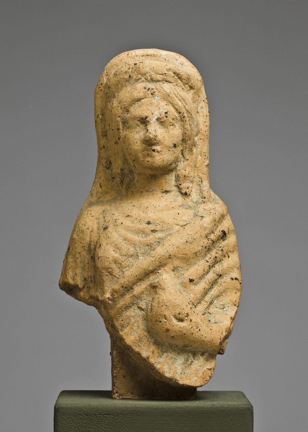 Statuette af en kvinde med en due, H1004