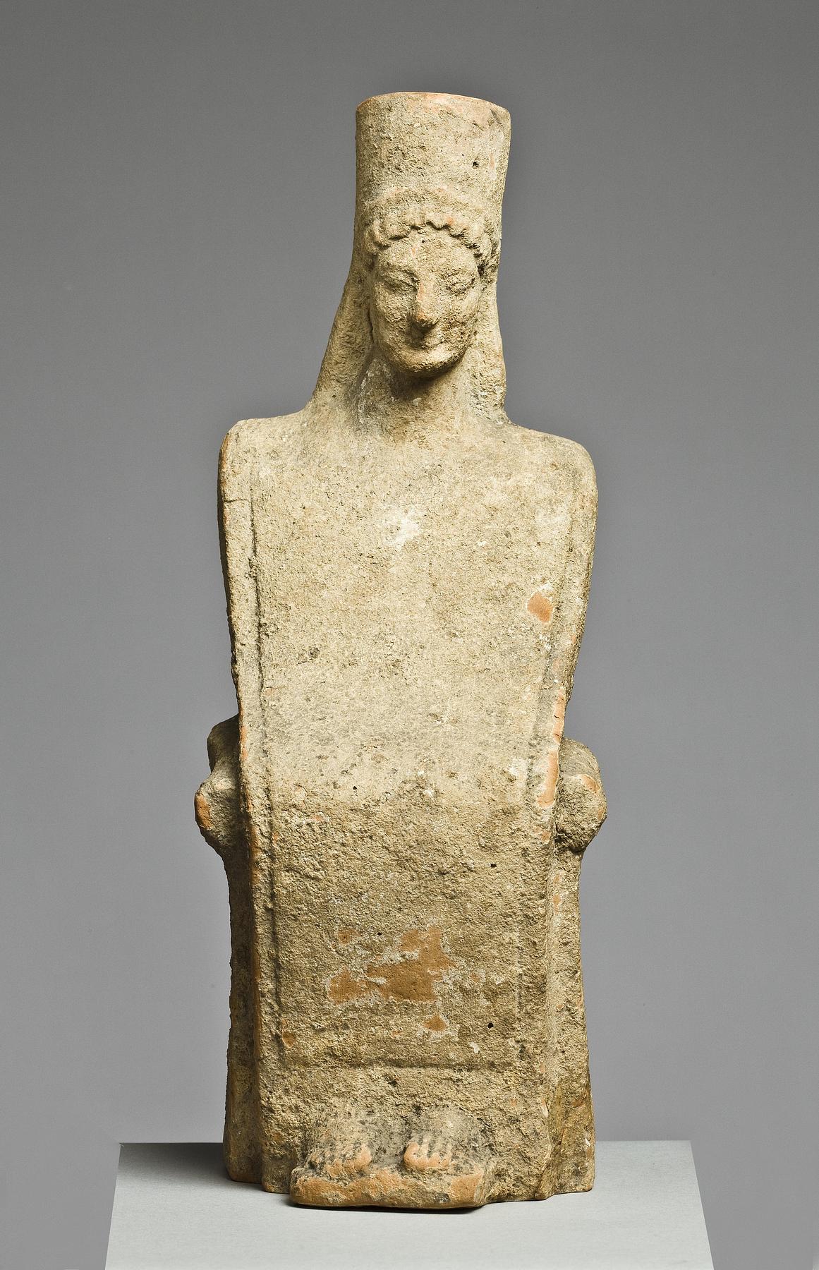 Statuette of a seated woman, H1001