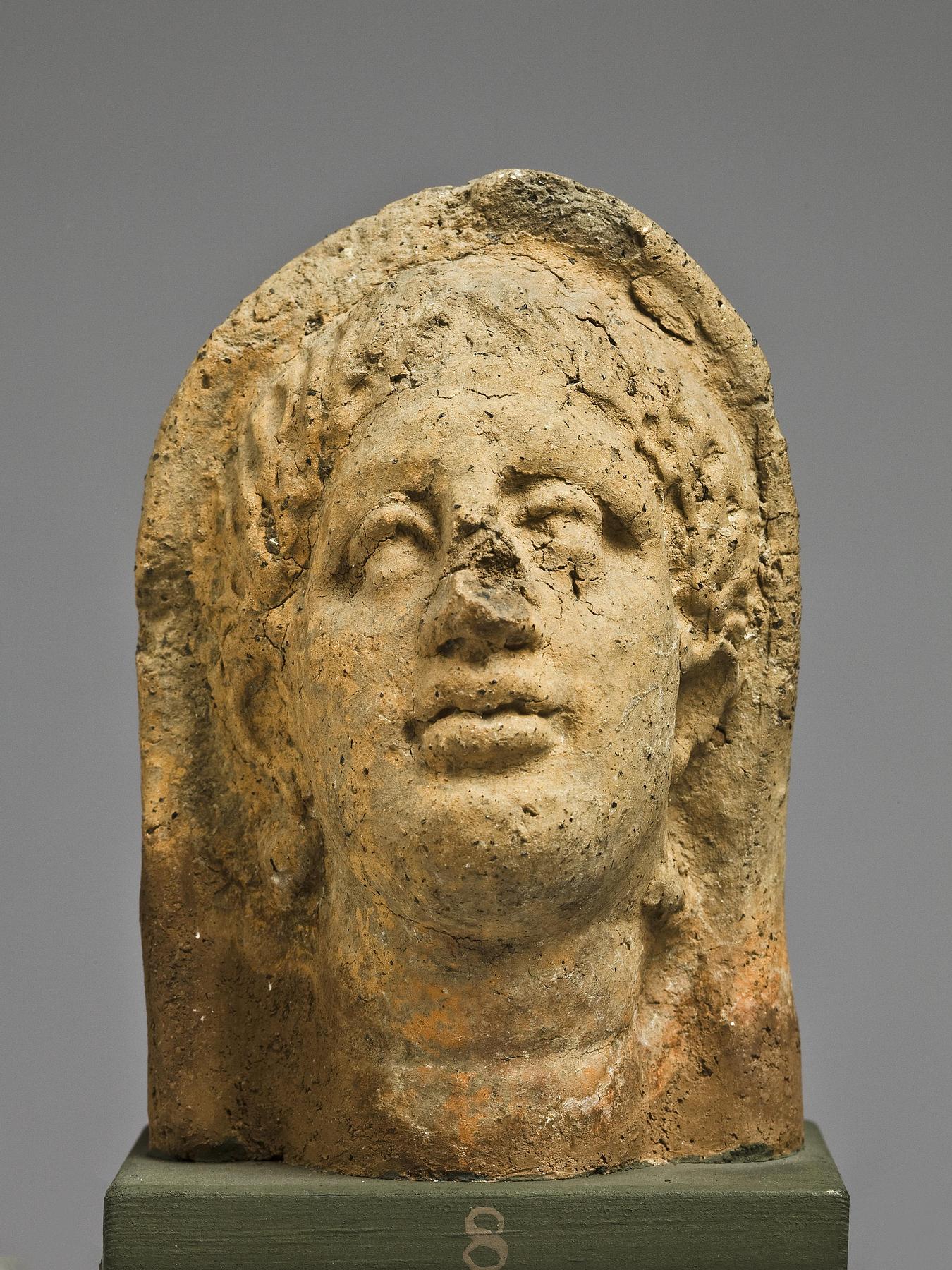Votive head of a woman, H1008