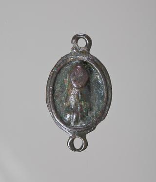H2221 Amulet with a left foot