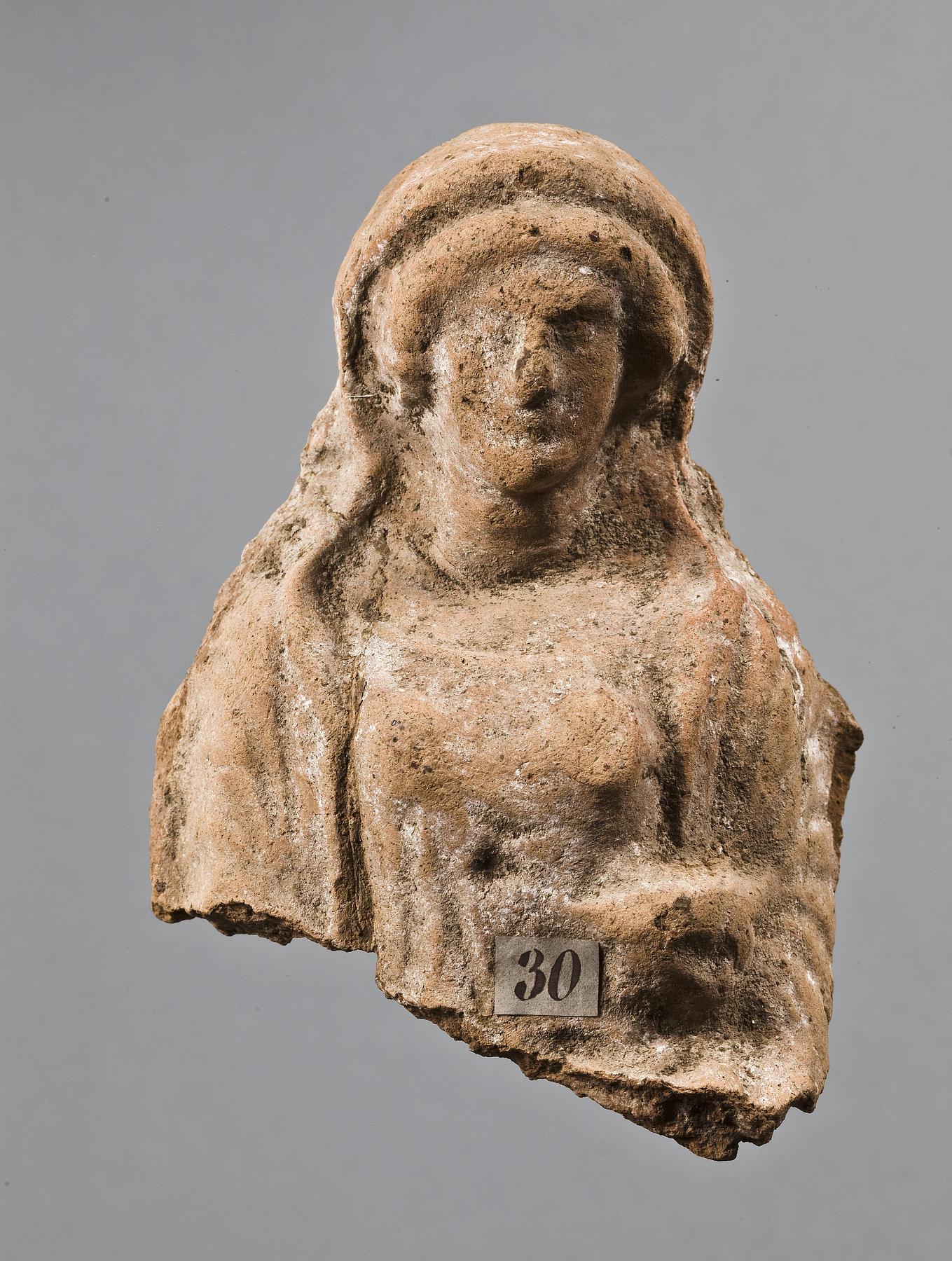 Statuette af en siddende kvinde med en skål, H1030