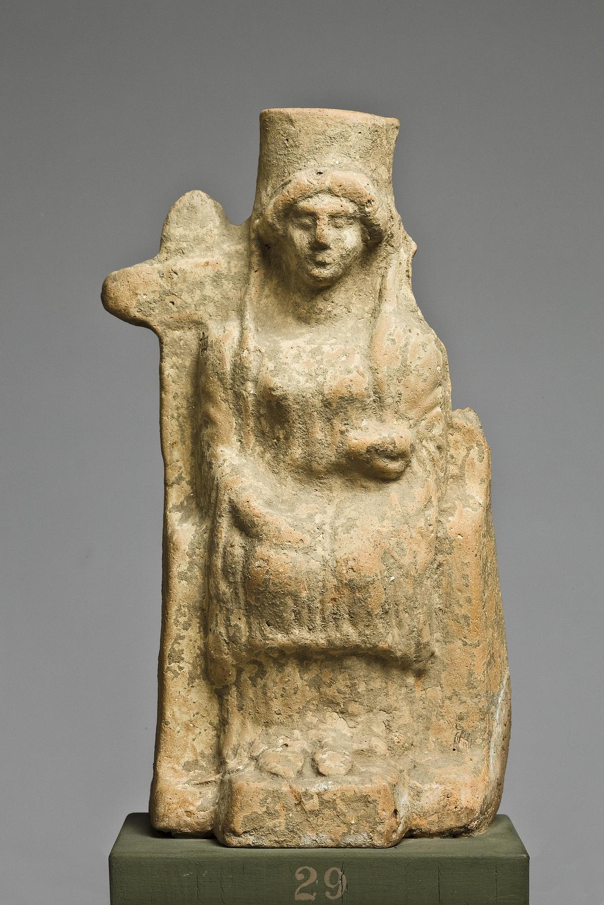 Statuette of a seated woman with a bowl, H1029