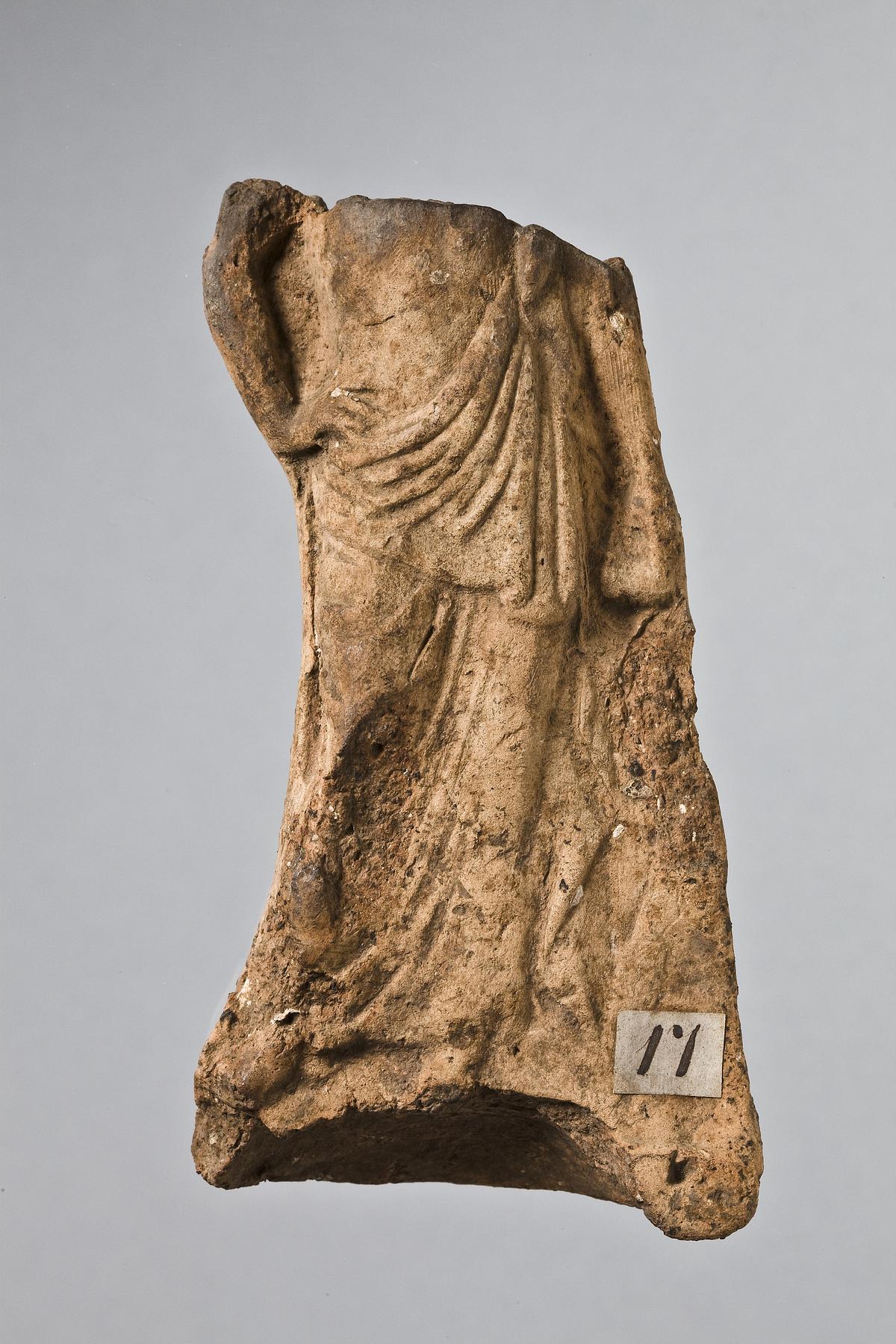 Statuette of a man, H1017