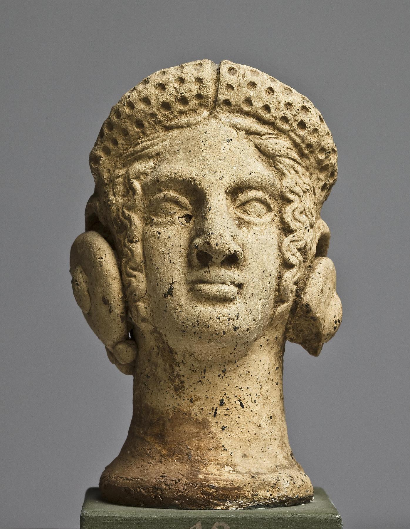 Votive head of a woman, H1013