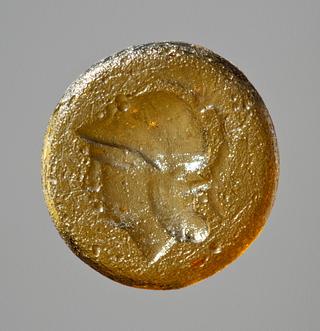I230 Hoved af Athene iført hjelm formet som en silenmaske
