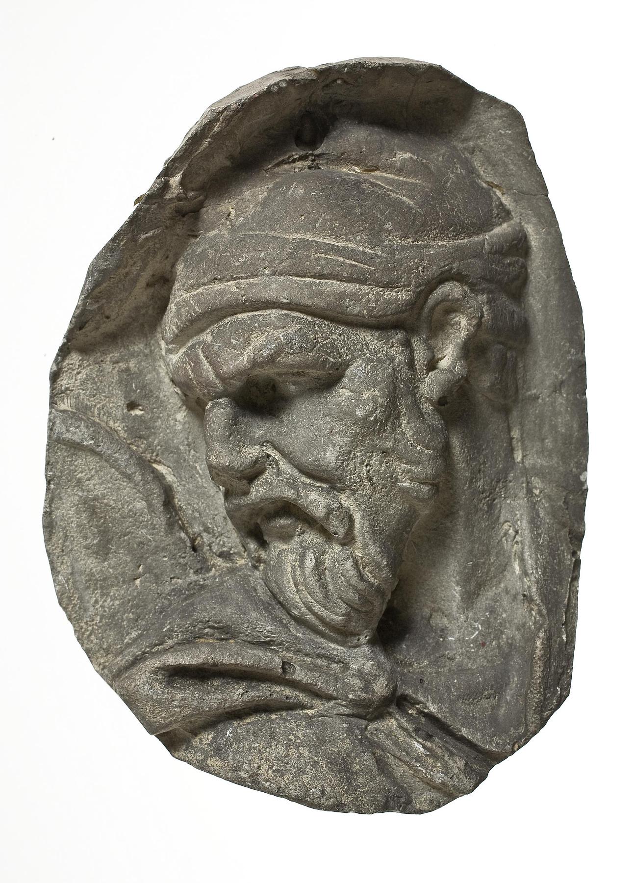 Heads of Dacian warriors wearing caps, L331n