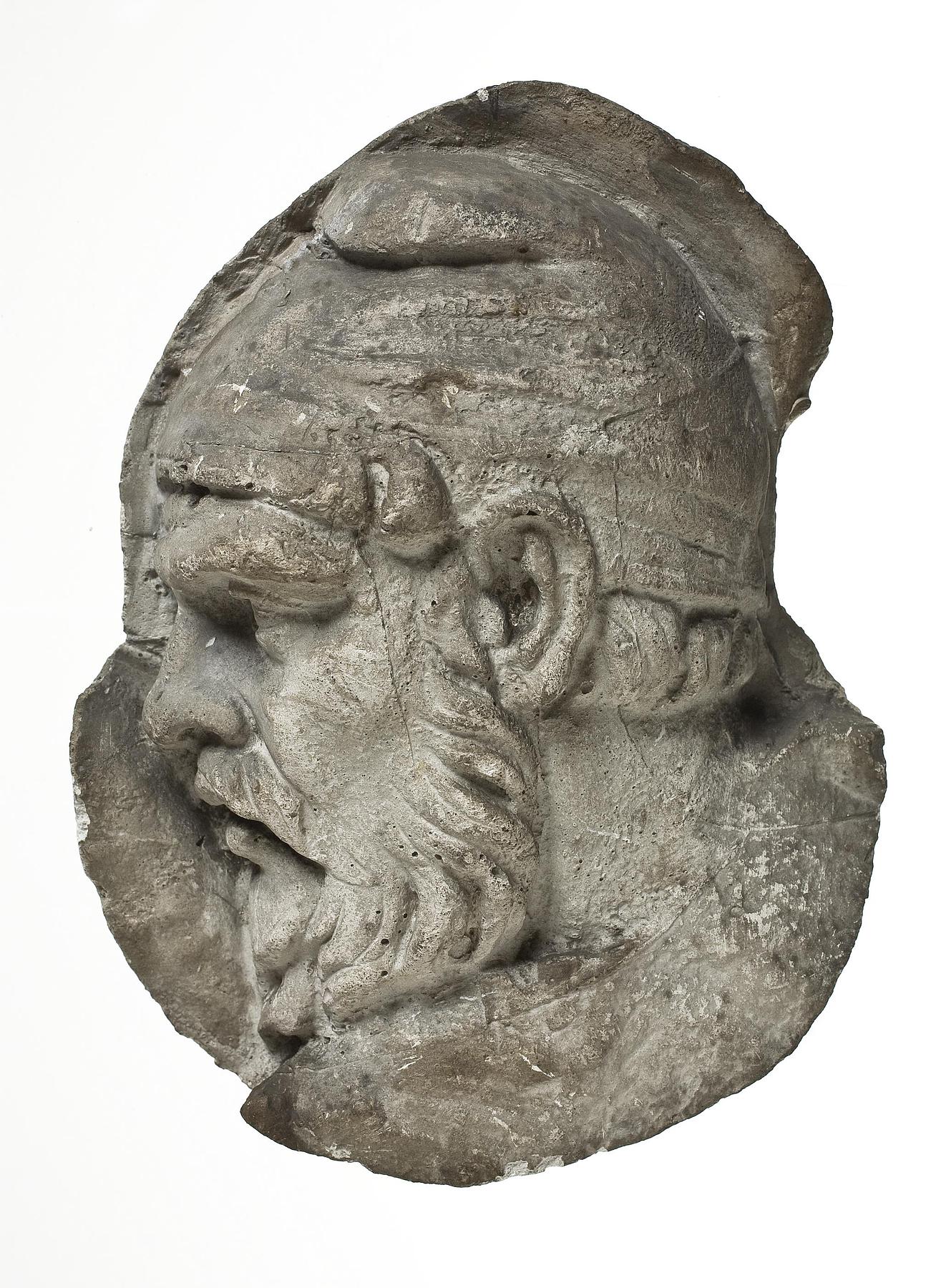 Heads of Dacian warriors wearing caps, L331r