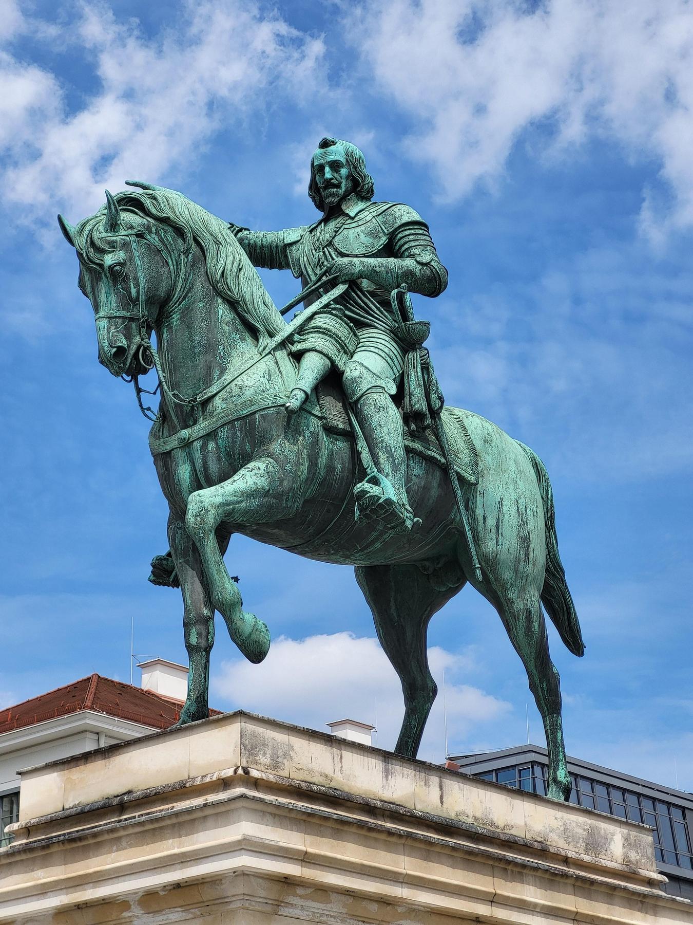 Monument to Maximilian I, AX40