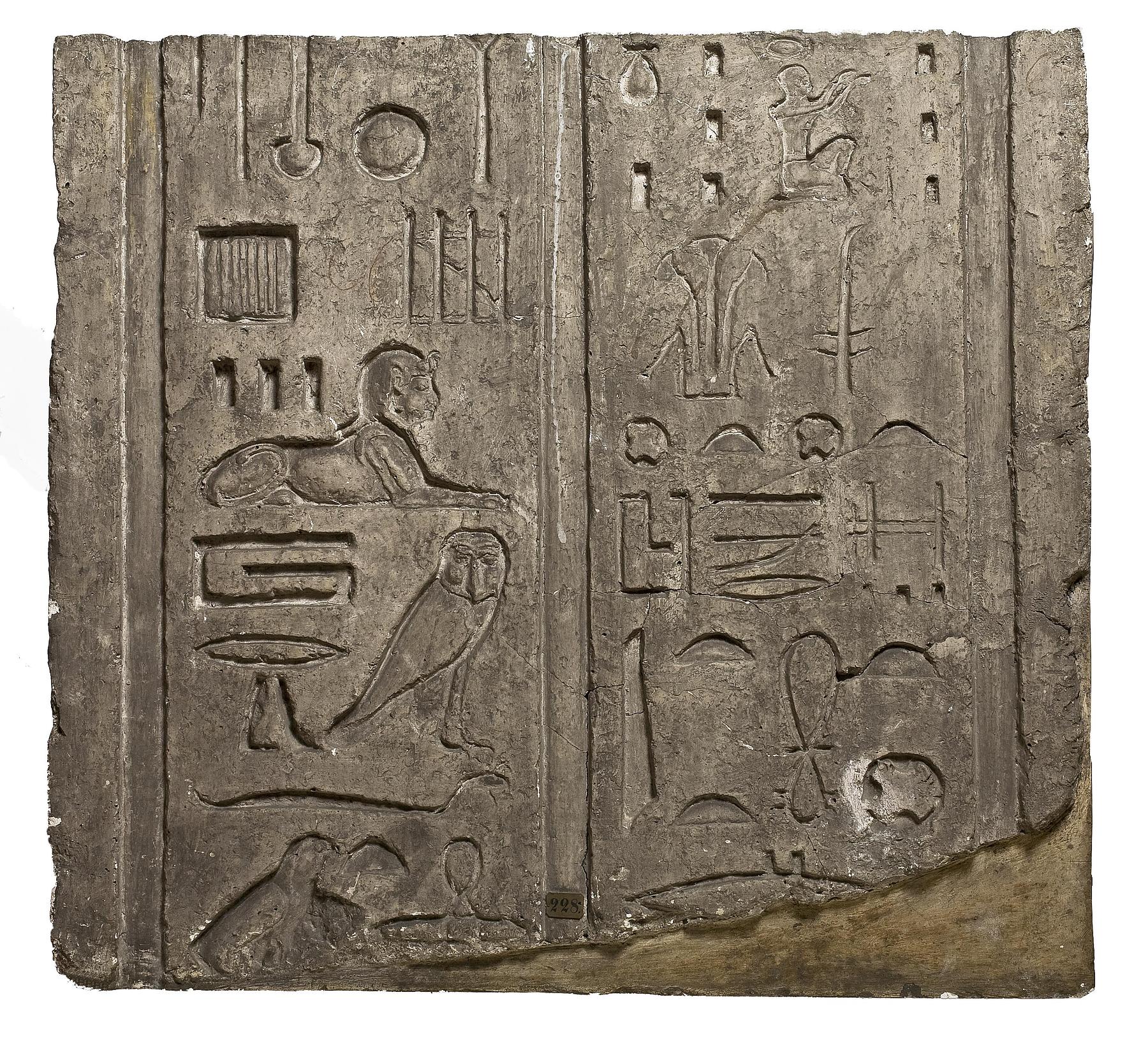 Hieroglyphic inscription, L228