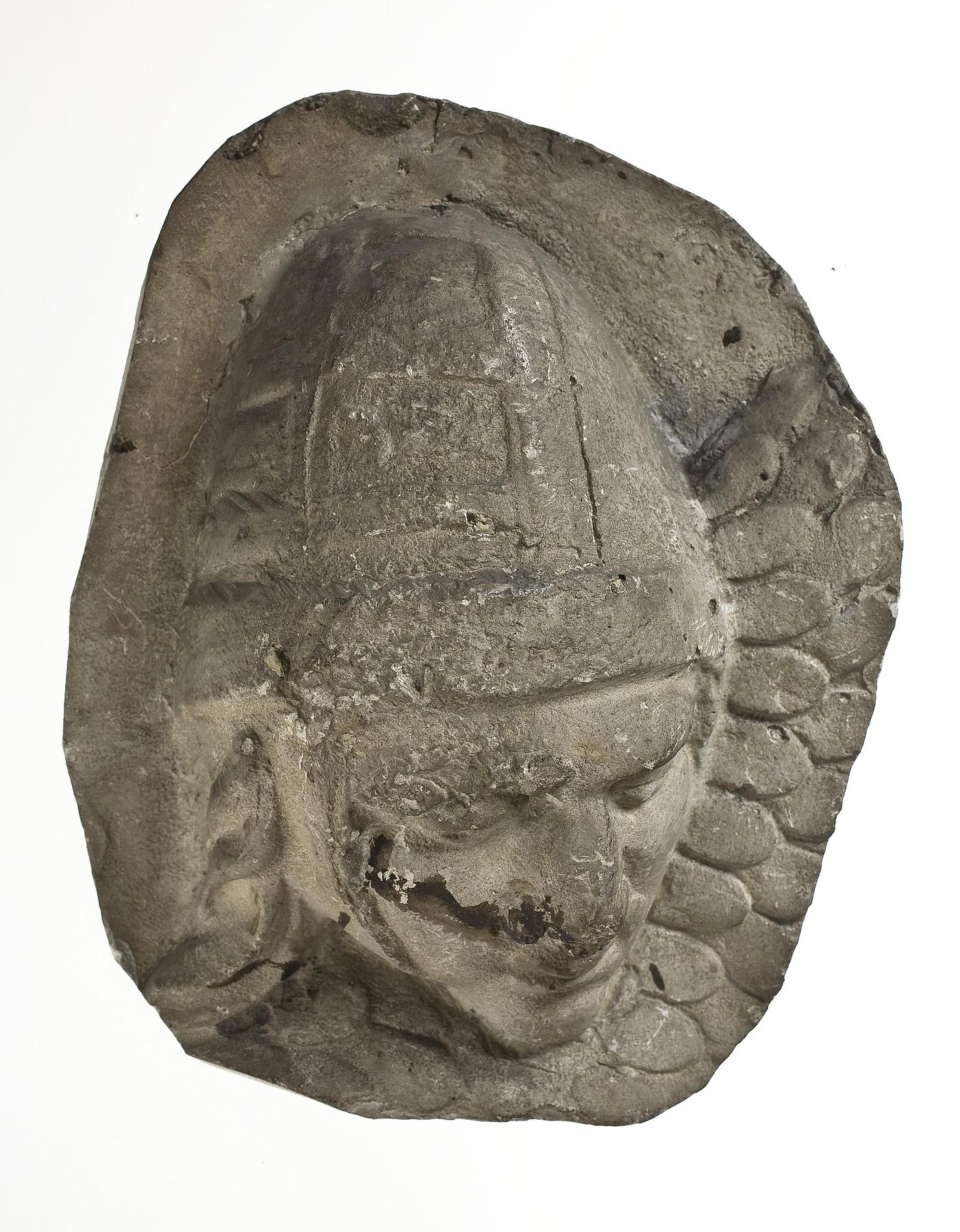 Hoveder af sarmatiske ryttere med koniske hjelme, L333b