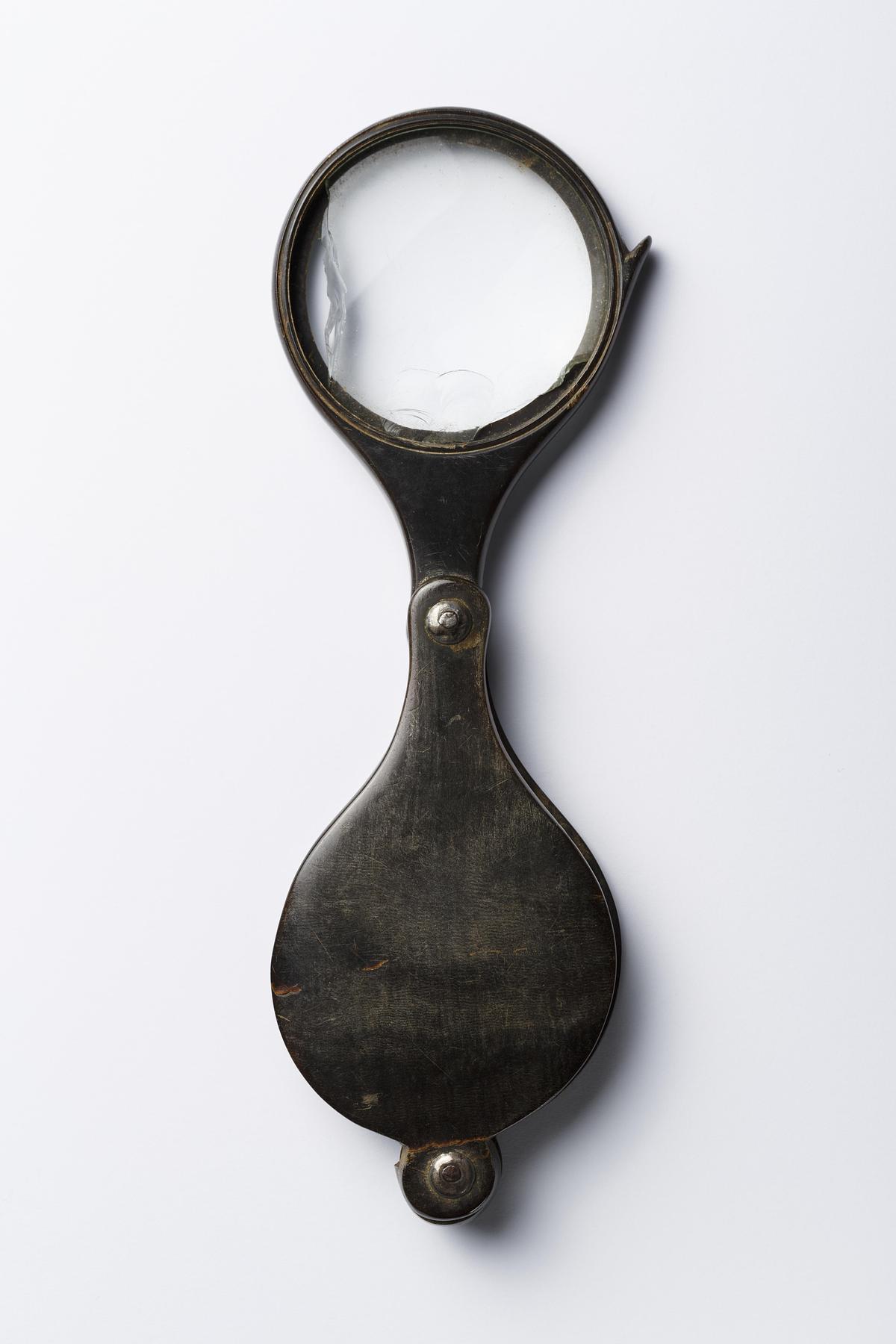 Magnifying glass, N67