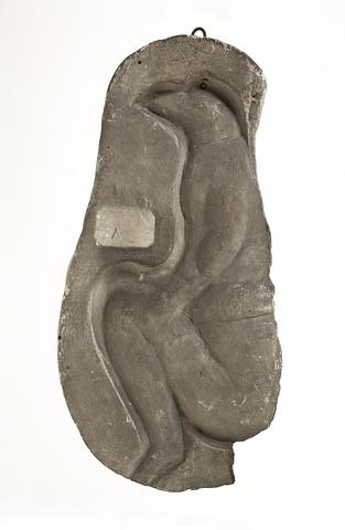 L245 Siddende figur med falkehoved