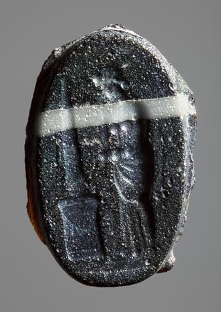 I931 Kvinde ved en gravstele